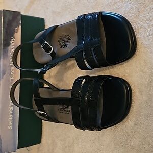 SAS size 8 1/2 Capri Black Snake